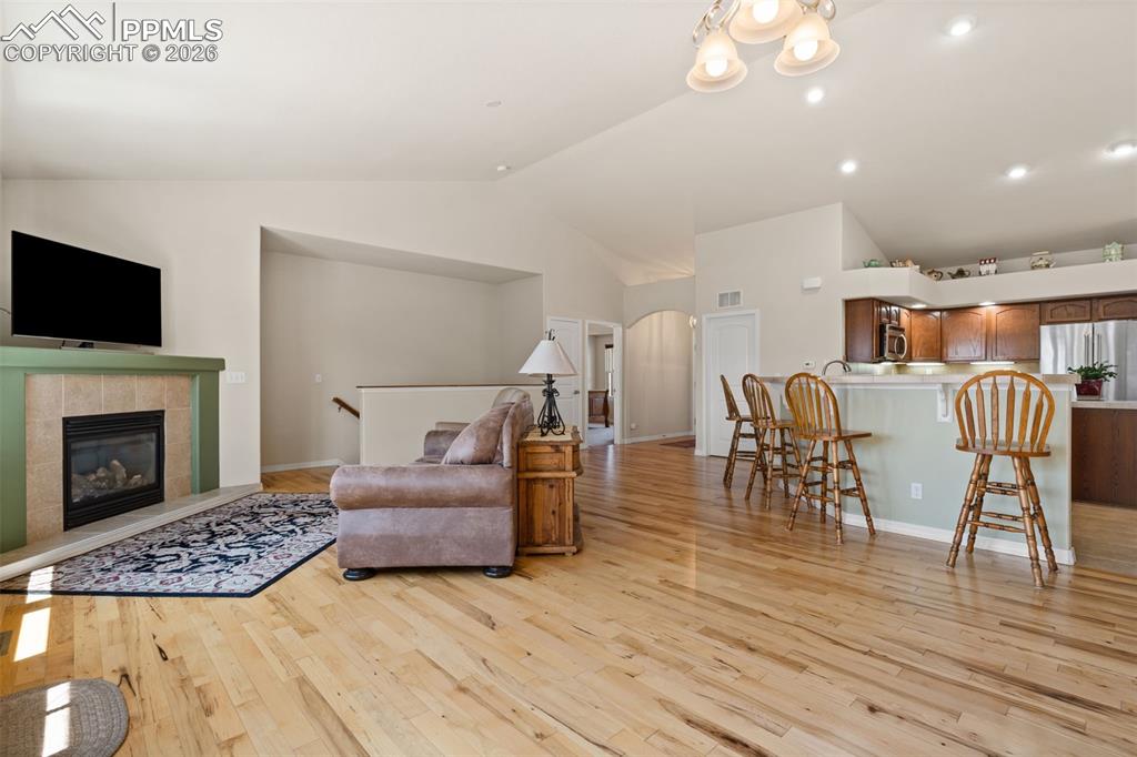 Image 6 of 31: Living Room