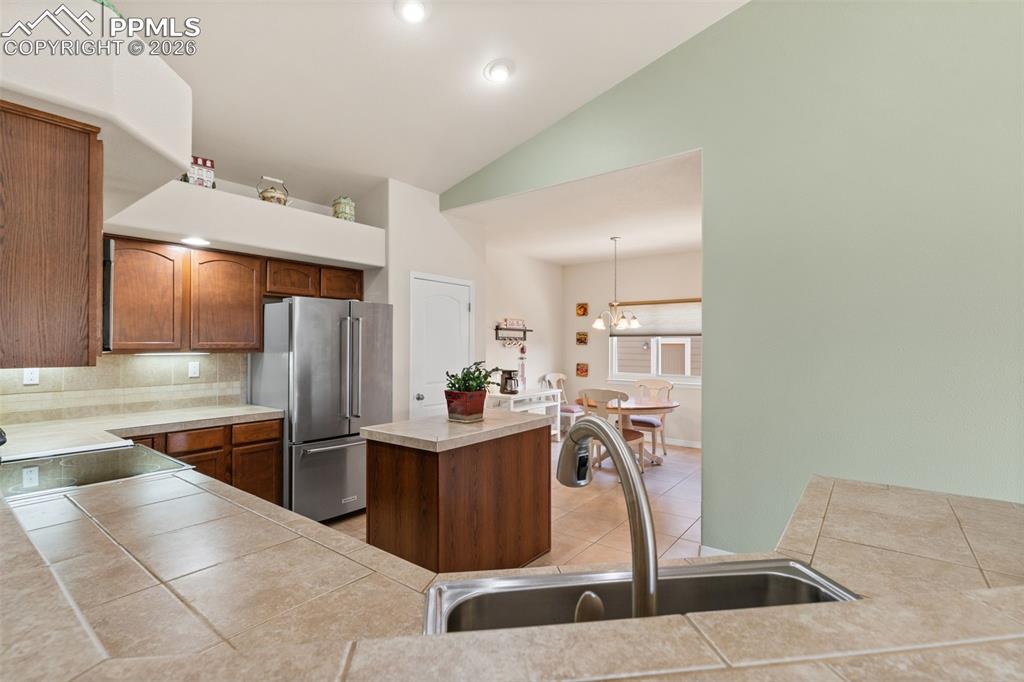 Image 8 of 31: Kitchen