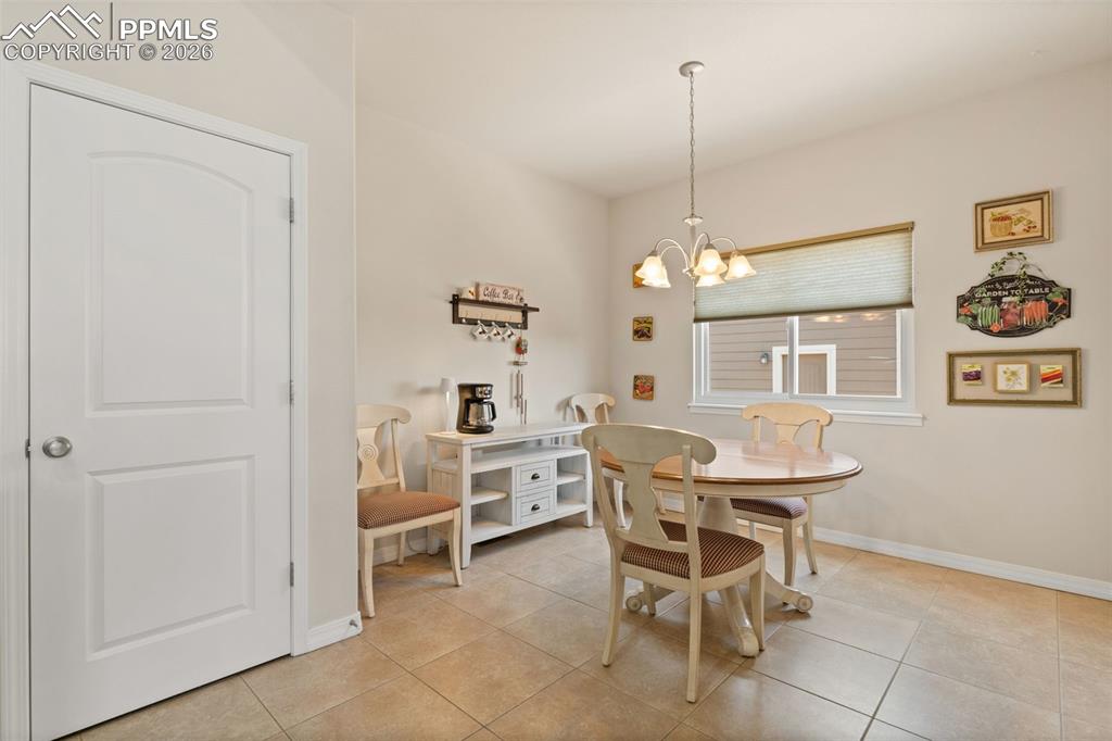Image 9 of 31: Dining Area