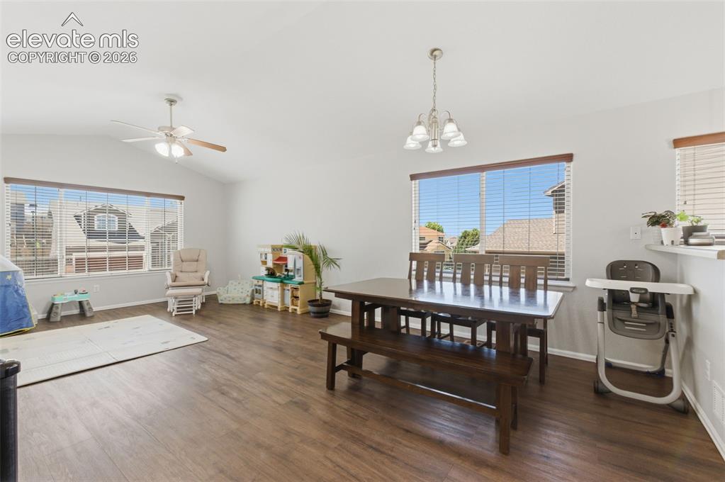 Image 11 of 47: Dining Area