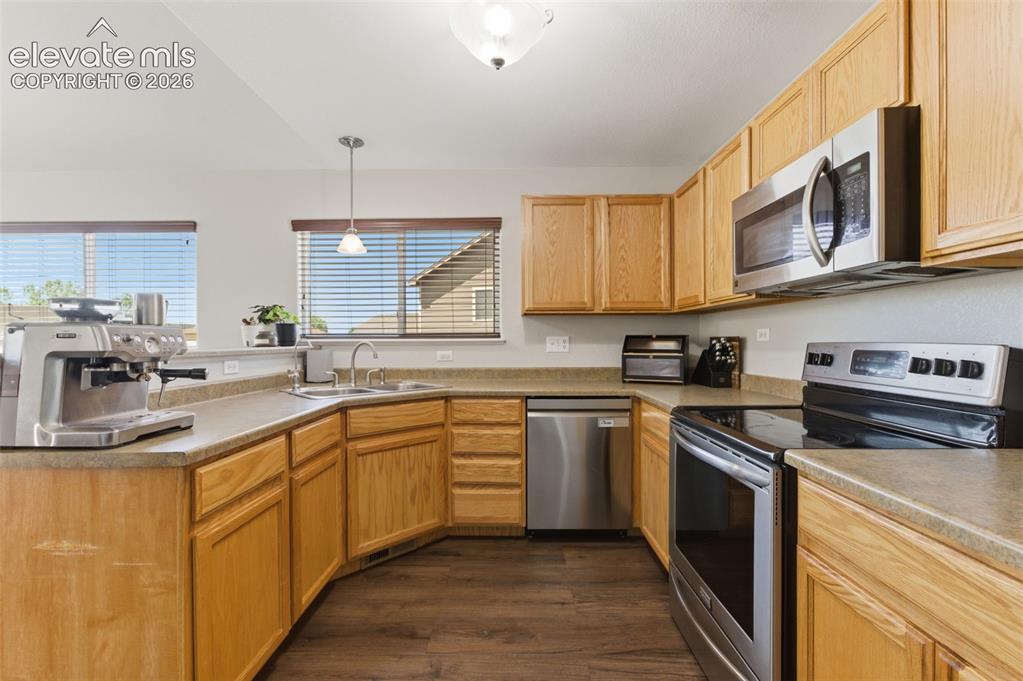 Image 12 of 47: Kitchen