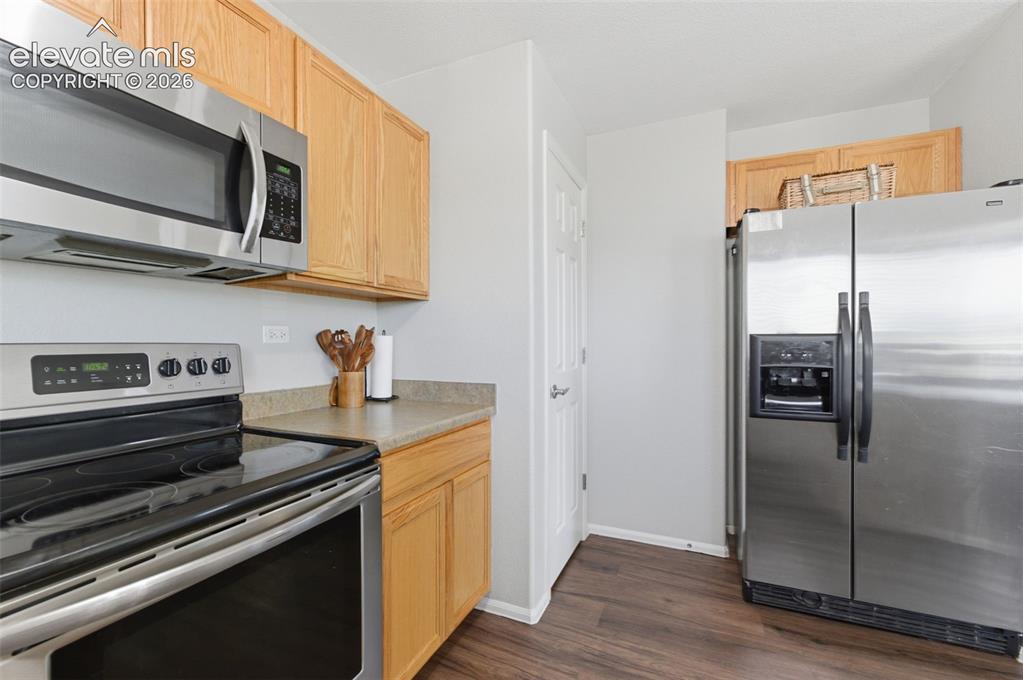 Image 14 of 47: Kitchen