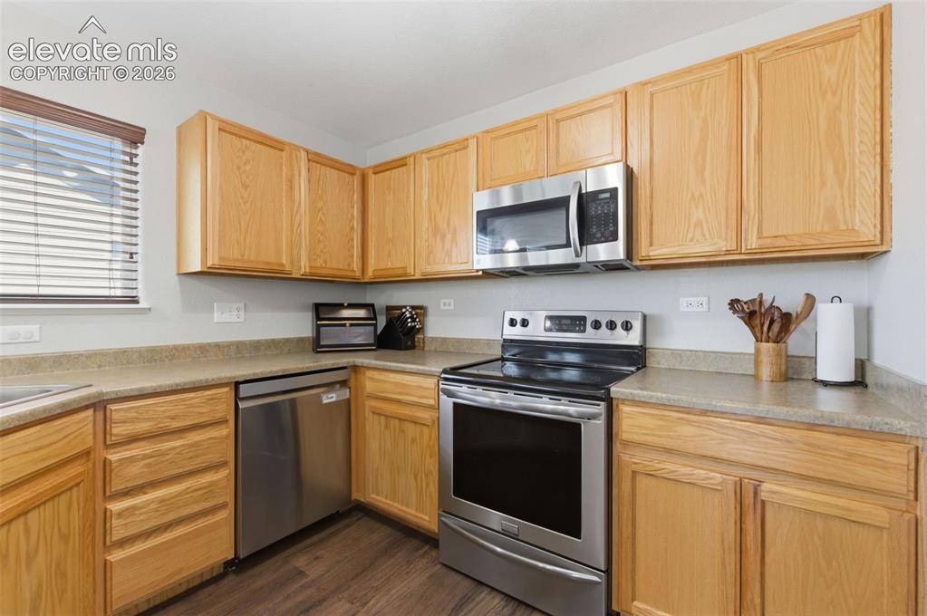 Image 15 of 47: Kitchen
