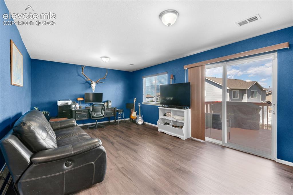 Image 19 of 47: Family Room