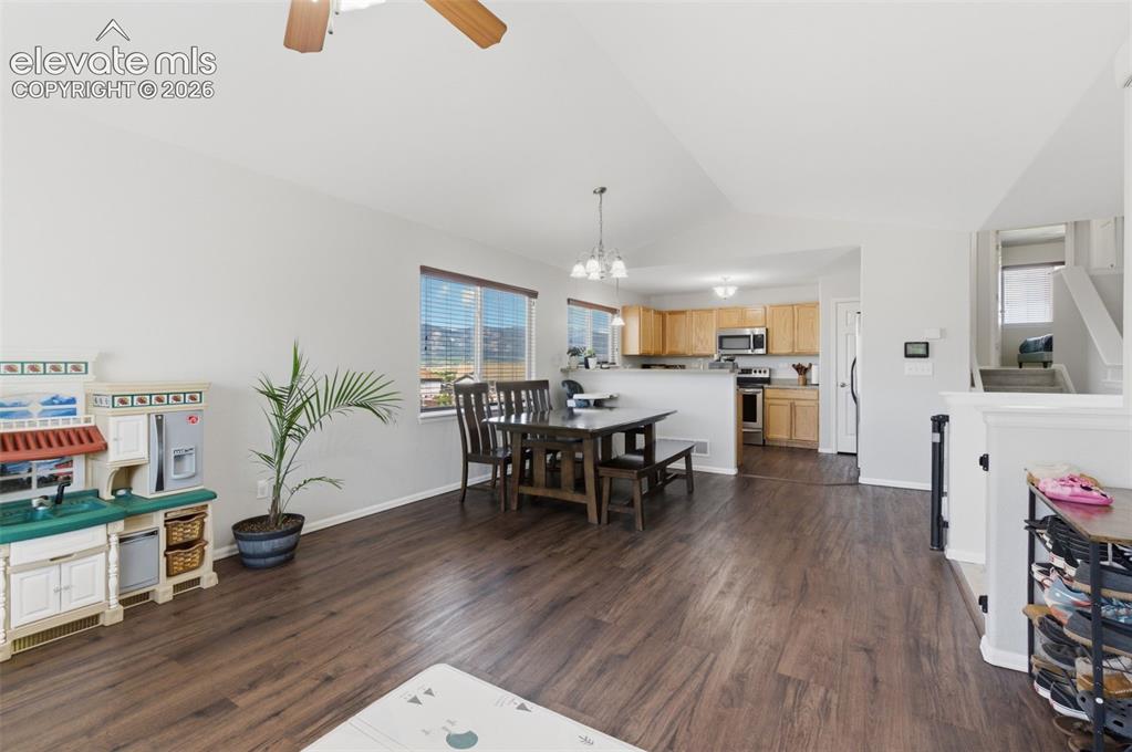 Image 8 of 47: Dining Area