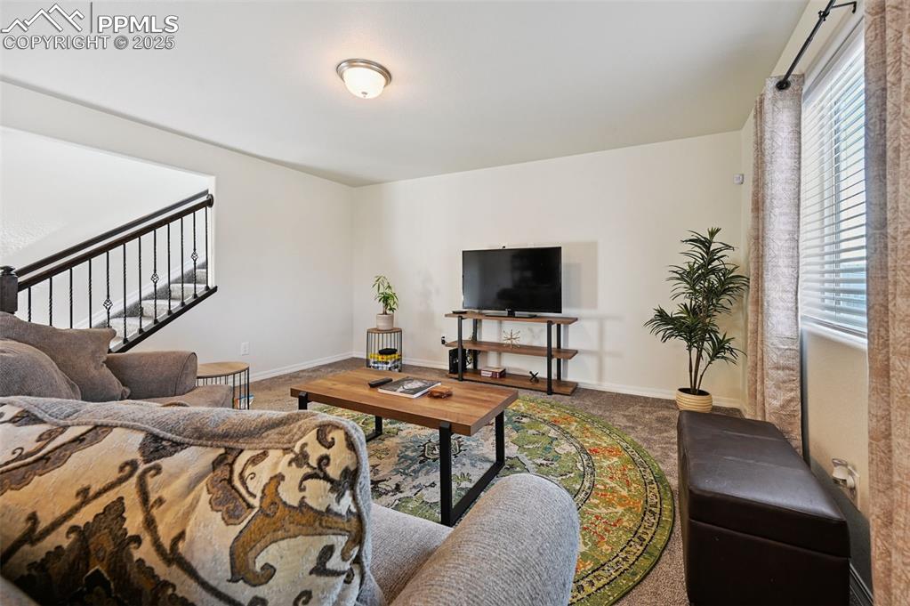 Image 18 of 45: Living Room