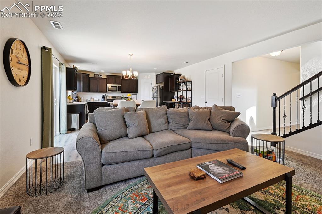 Image 19 of 45: Living Room