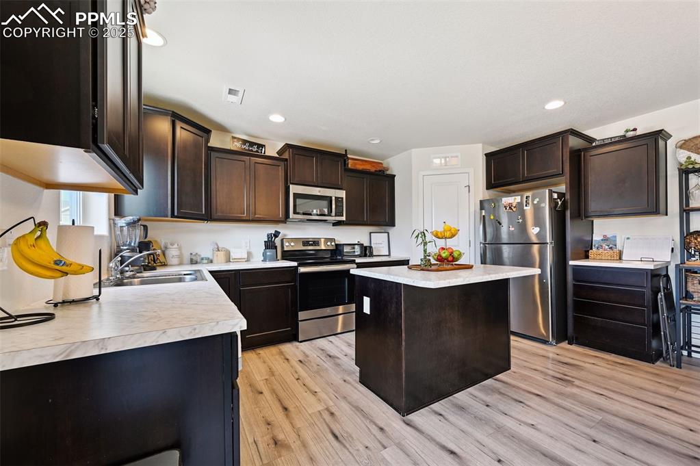 Image 7 of 45: Kitchen