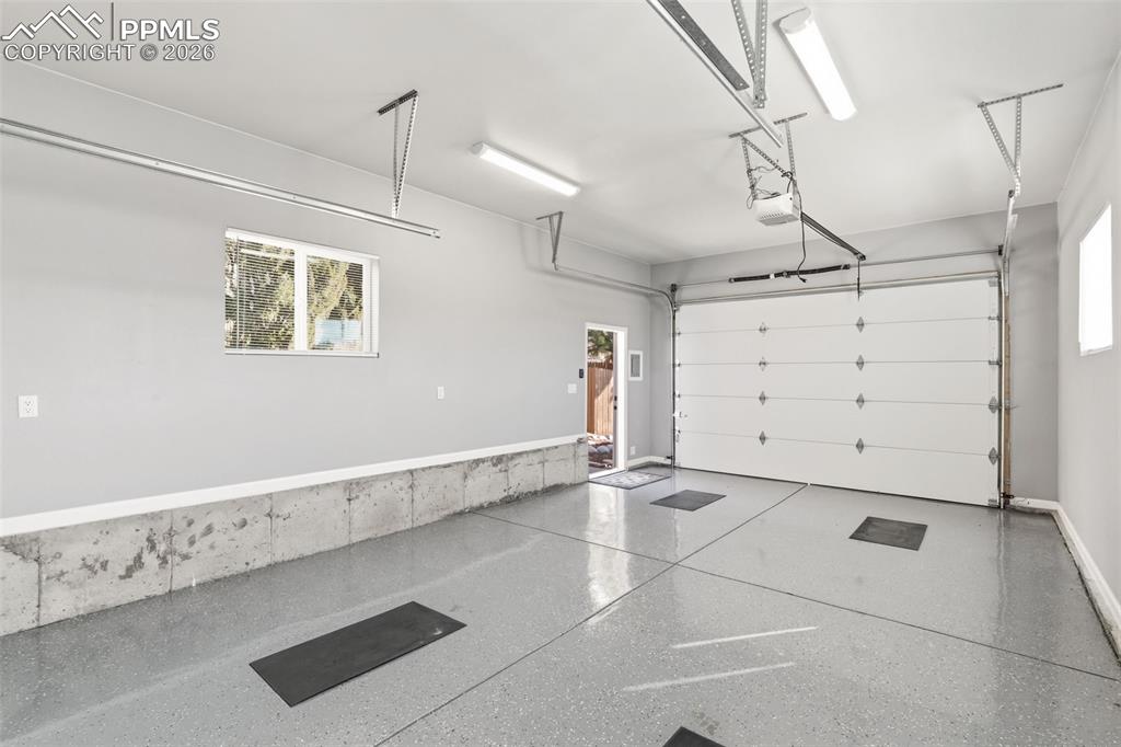 Image 40 of 49: The 16