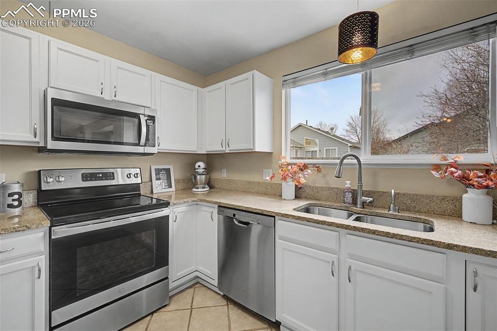 Image 12 of 37: Kitchen