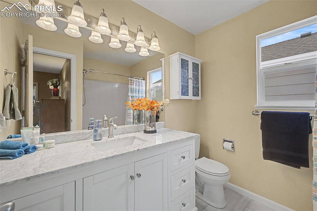 Image 22 of 37: Bathroom