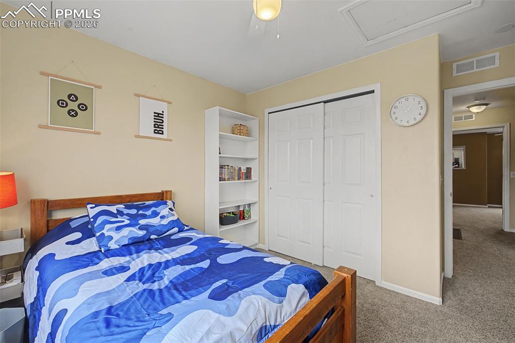 Image 27 of 37: Bedroom