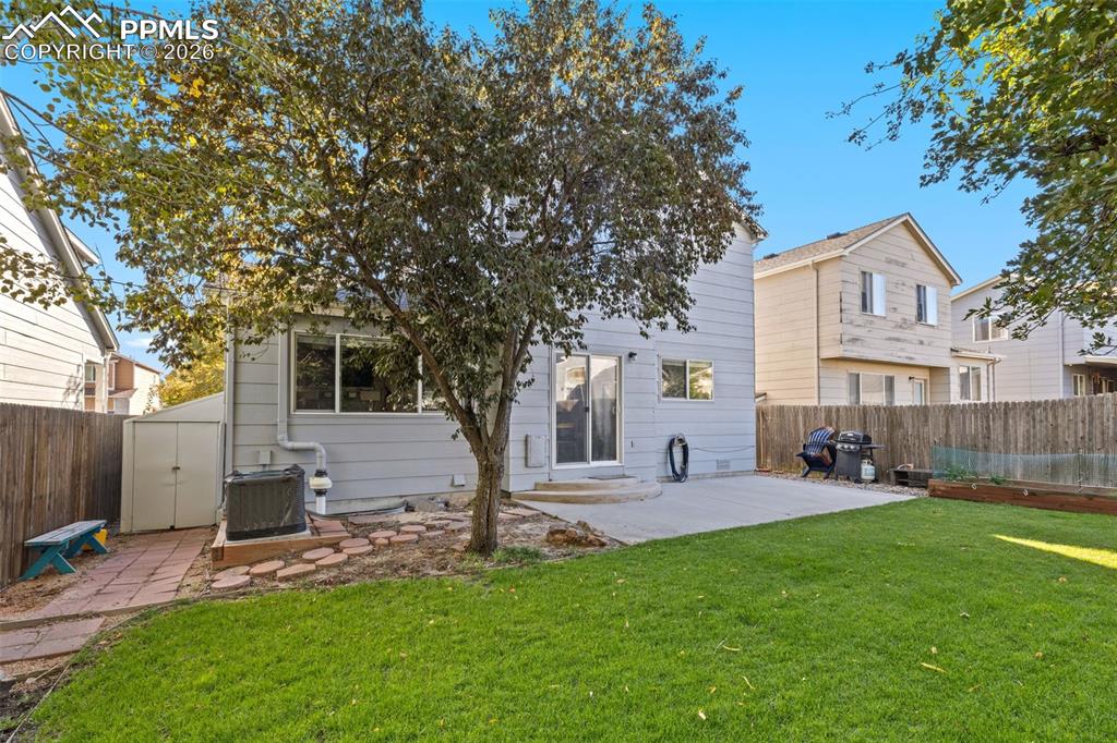 Image 36 of 37: Back of Structure