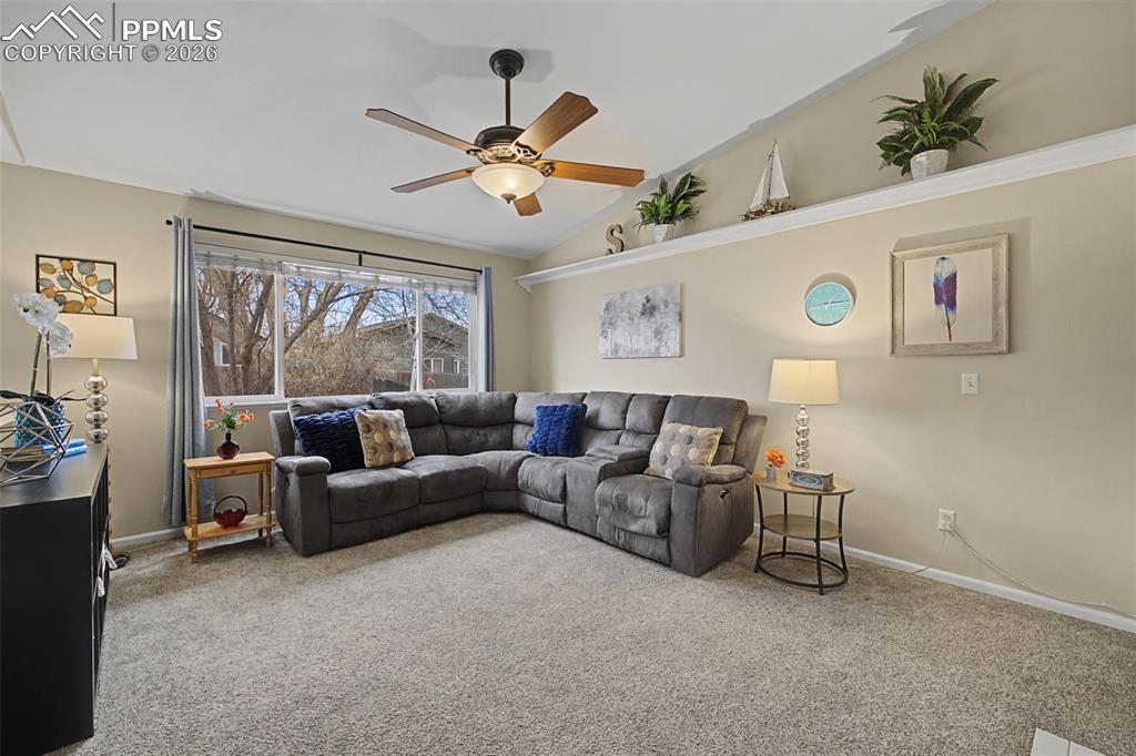 Image 7 of 37: Family Room