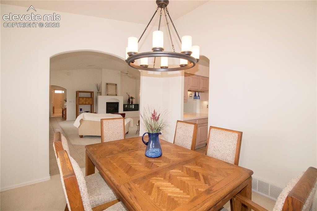 Image 13 of 50: Dining Area