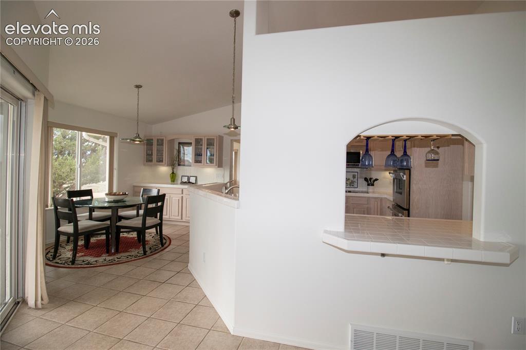 Image 17 of 50: Dining Area