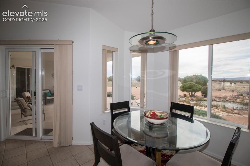 Image 18 of 50: Dining Area