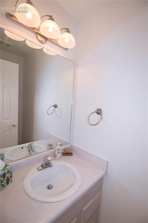 Image 40 of 50: Bathroom