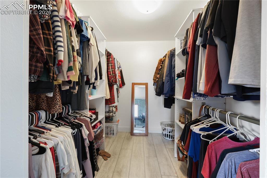 Image 18 of 49: Closet