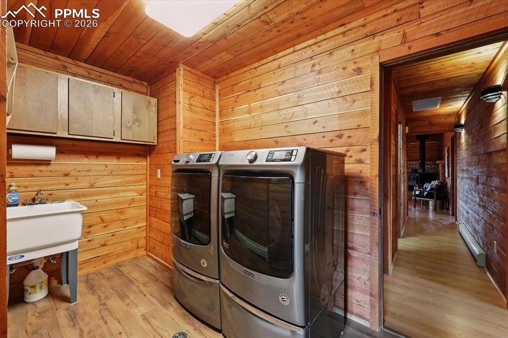 Image 23 of 49: Laundry