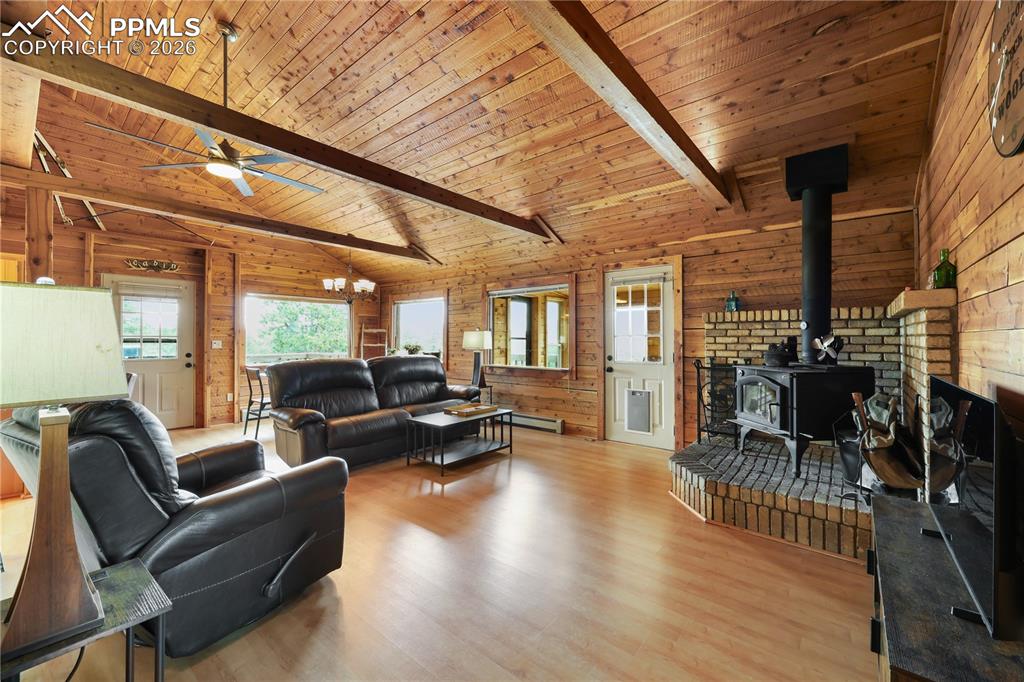 Image 28 of 49: Living Room