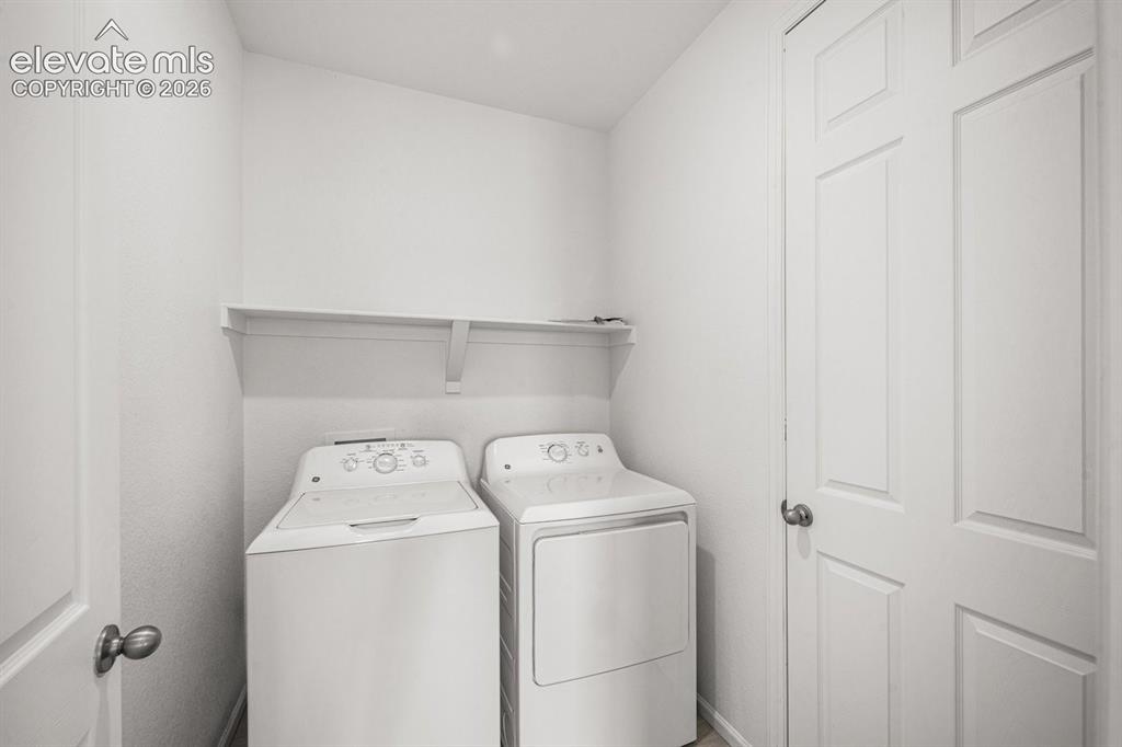 Image 16 of 25: Built-in shelving unit