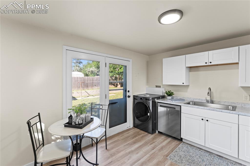 Image 12 of 27: Kitchen