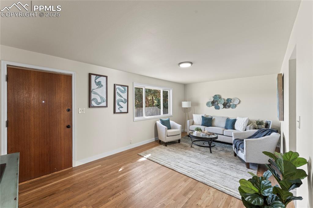 Image 5 of 27: Living Room