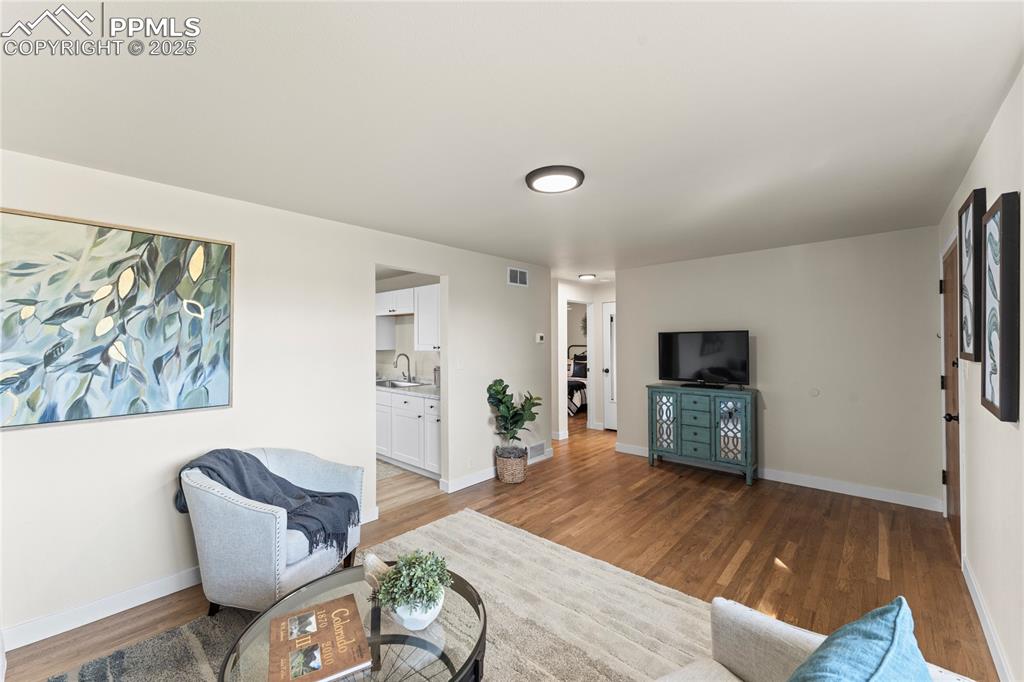 Image 7 of 27: Living Room