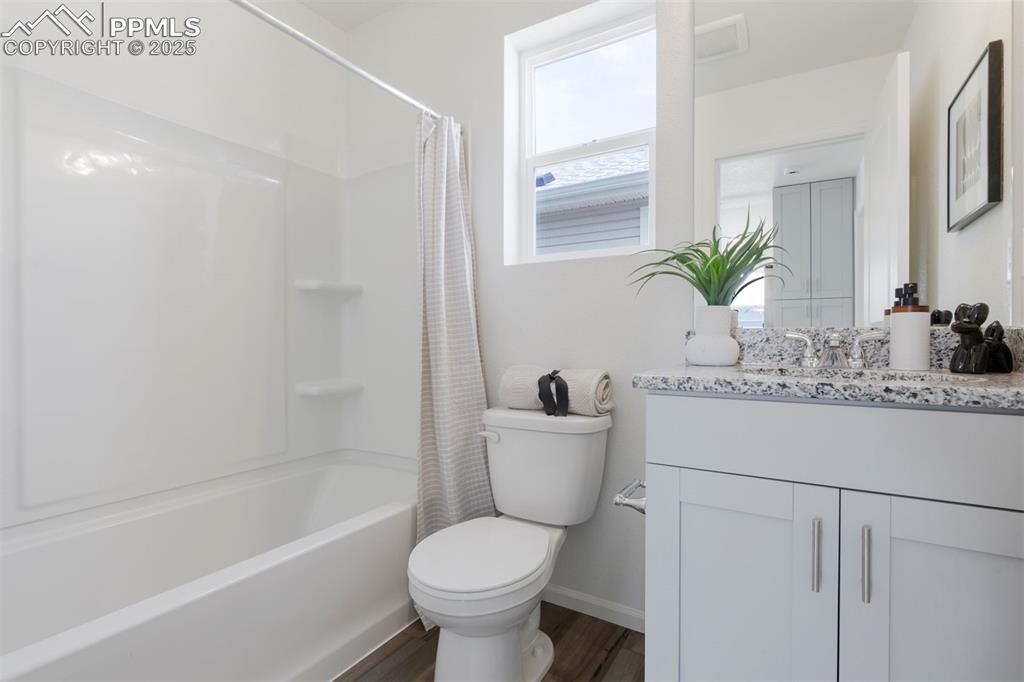 Image 14 of 16: Photos of model home