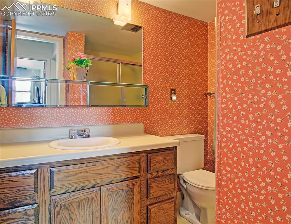 Image 17 of 30: Bathroom