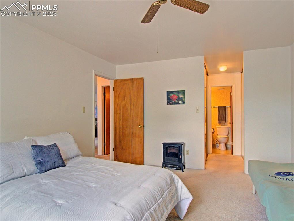 Image 19 of 30: Bedroom