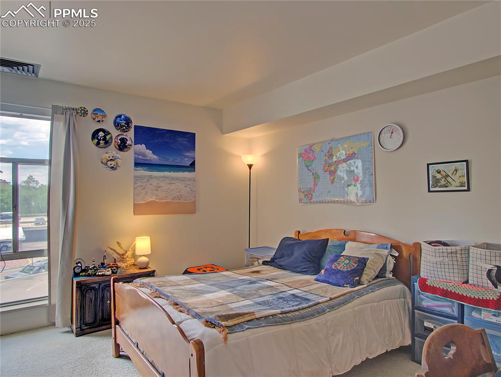 Image 21 of 30: Bedroom