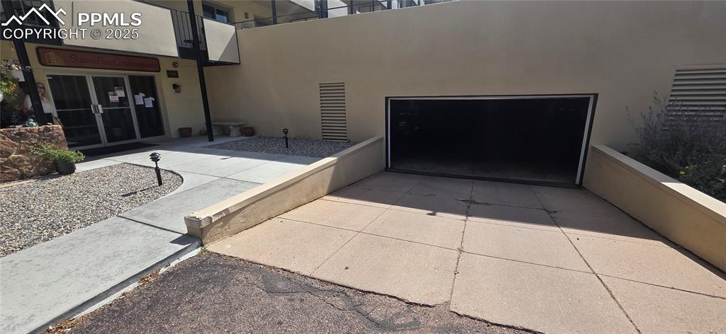 Image 29 of 30: Patio