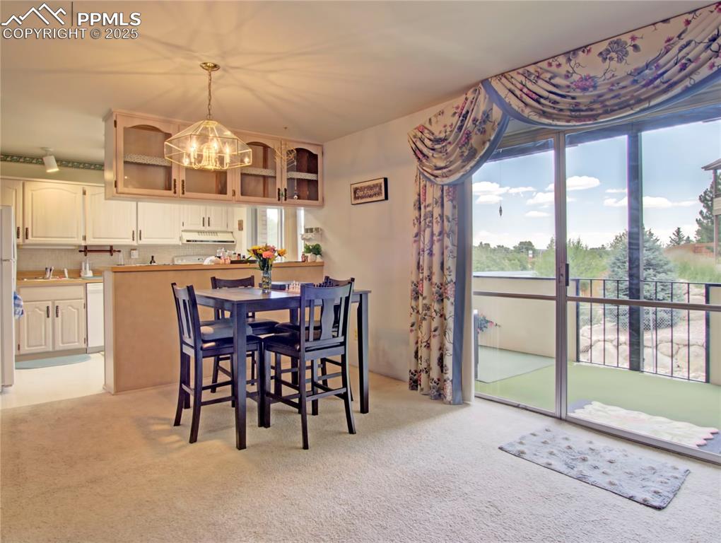 Image 9 of 30: Dining Area