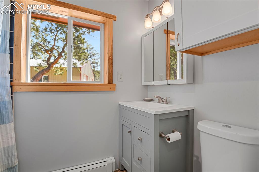 Image 15 of 46: Bathroom