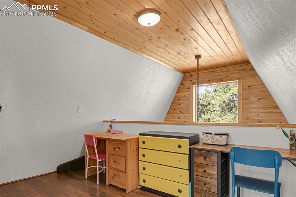 Image 18 of 46: Loft