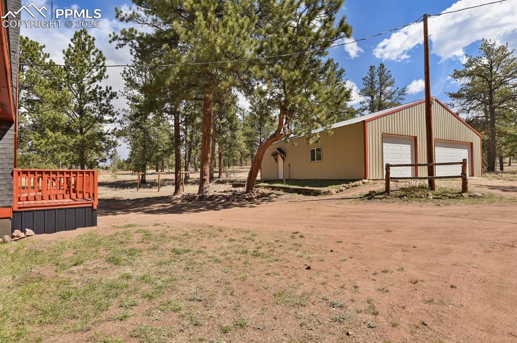 Image 35 of 46: Yard