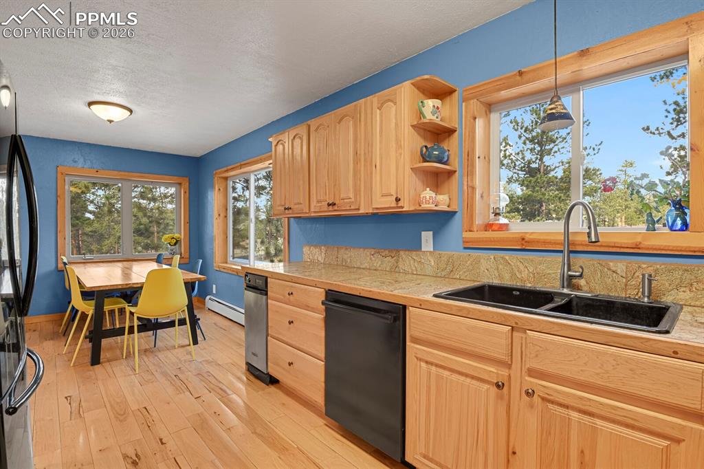 Image 9 of 46: Kitchen