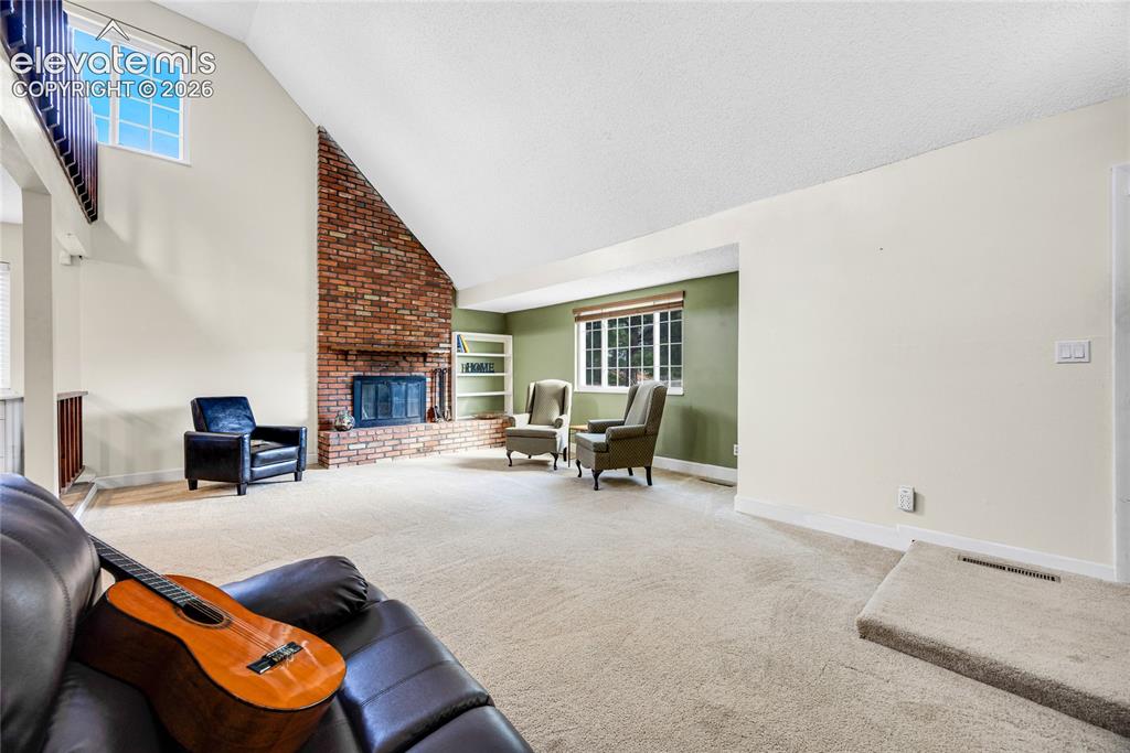 Image 3 of 24: Large living room
