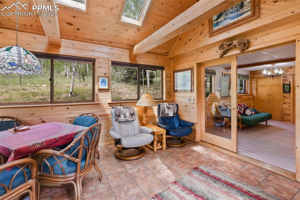 Image 15 of 38: Sun Room