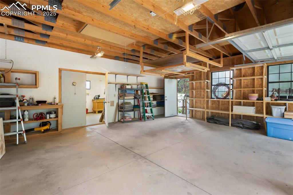 Image 22 of 38: Workshop 29 x 11