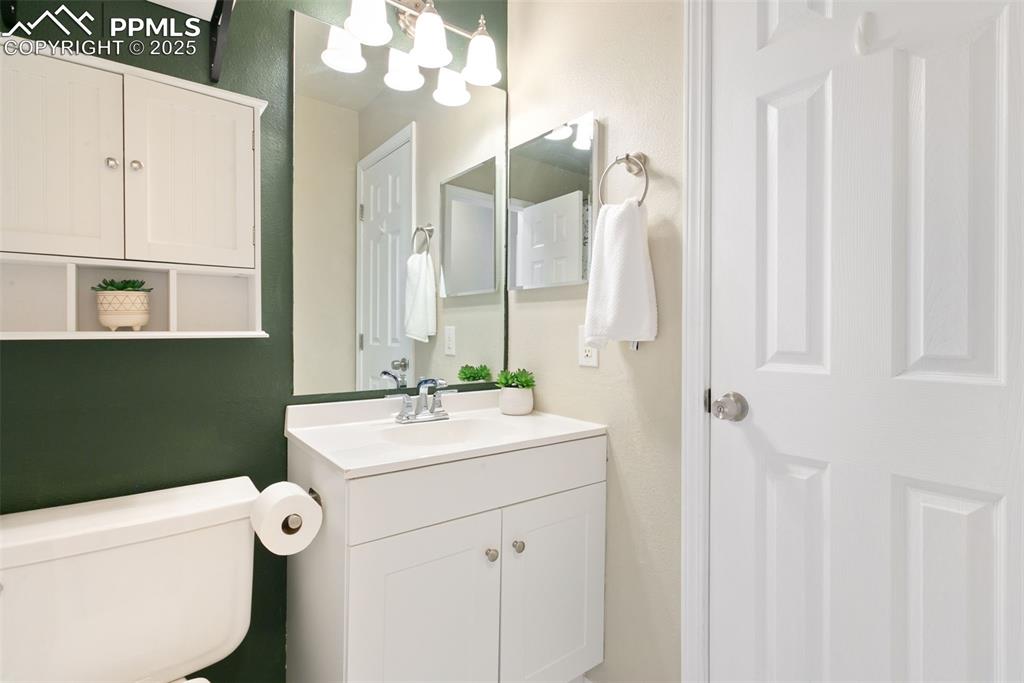 Image 32 of 39: Bathroom
