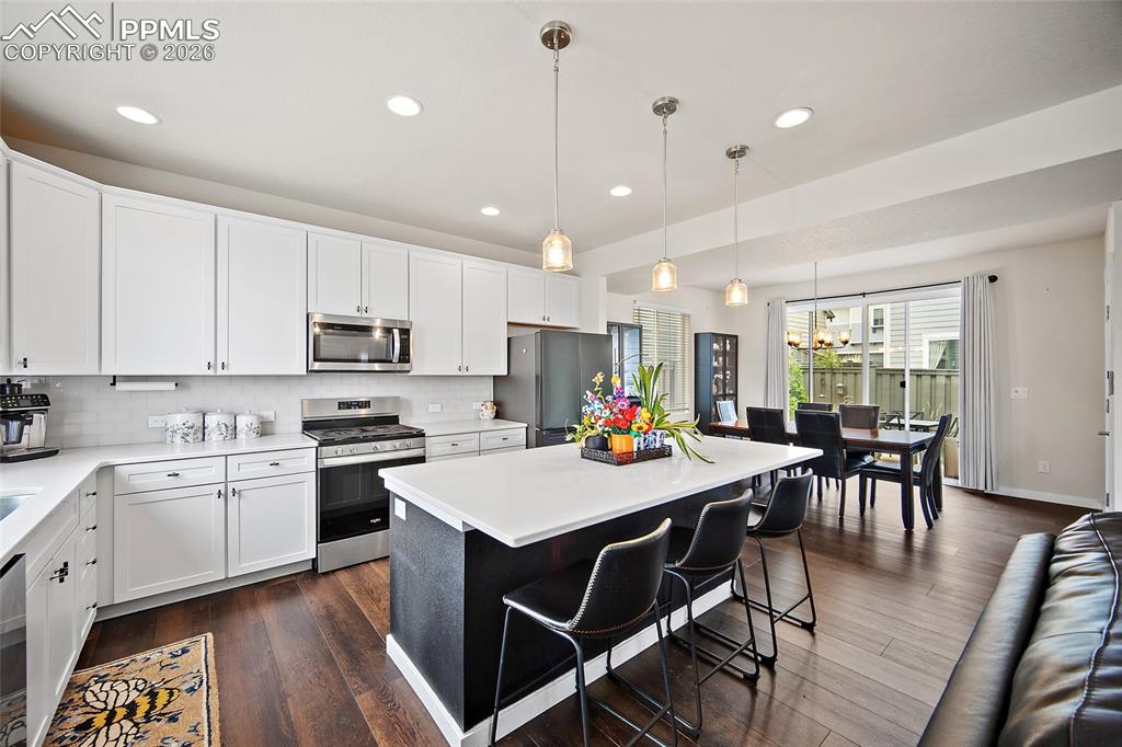 Image 11 of 27: Kitchen