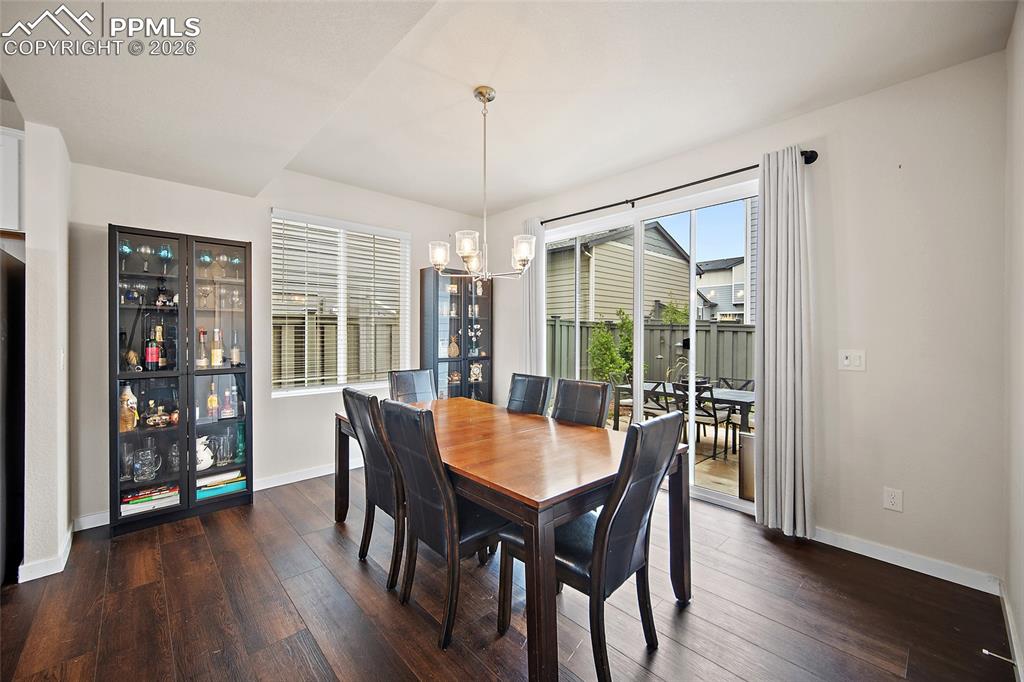 Image 12 of 27: Dining Area