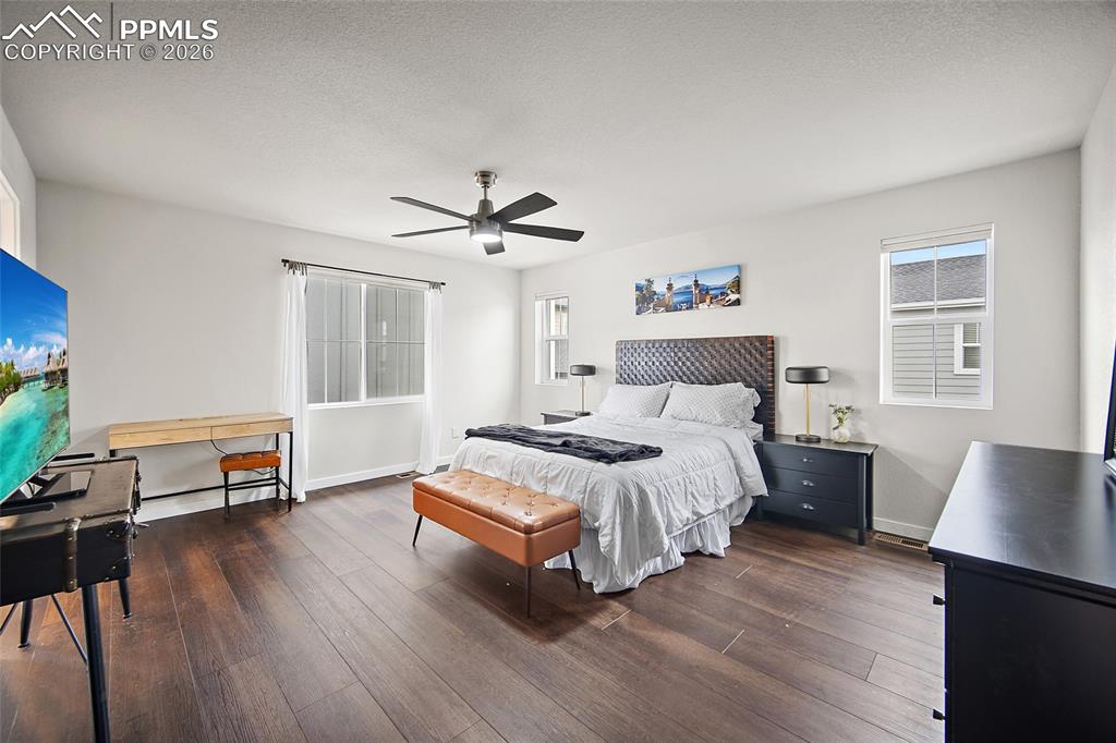 Image 19 of 27: Primary Bedroom