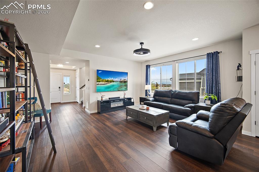 Image 9 of 27: Living Room