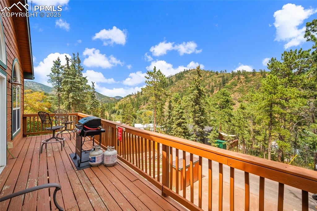 Image 12 of 50: Deck