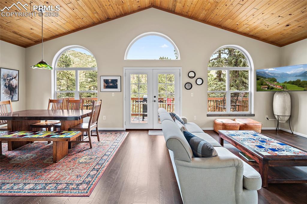 Image 3 of 50: Living Room