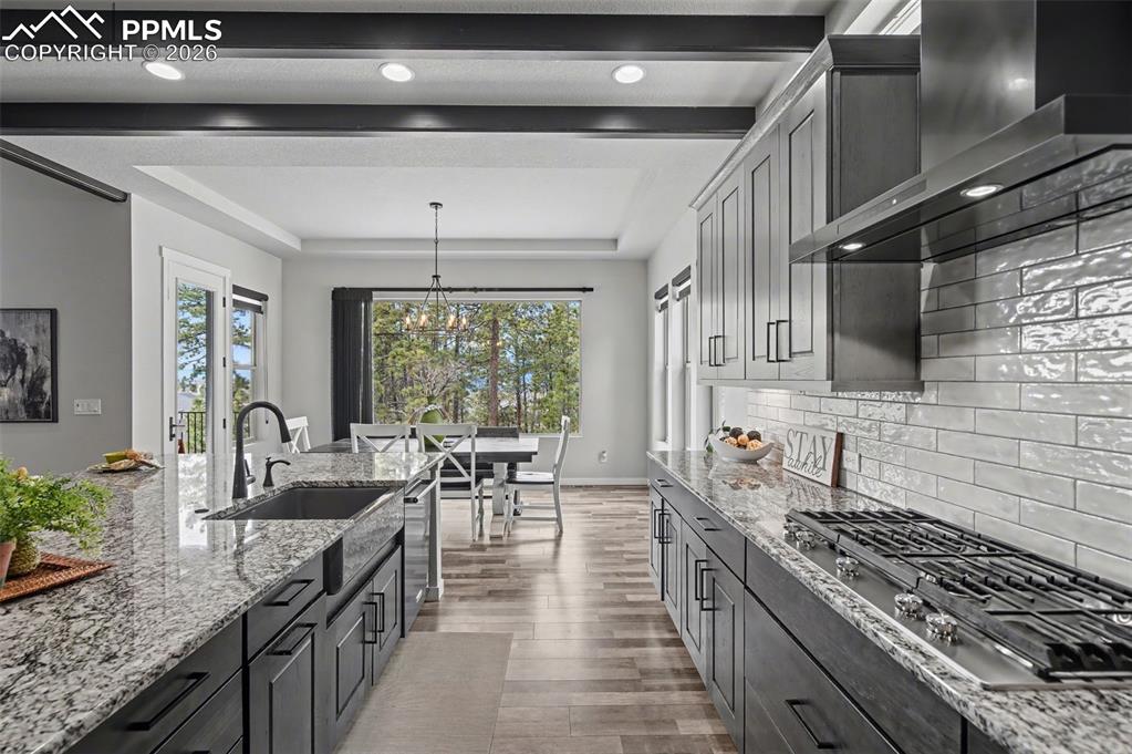 Image 19 of 49: Kitchen